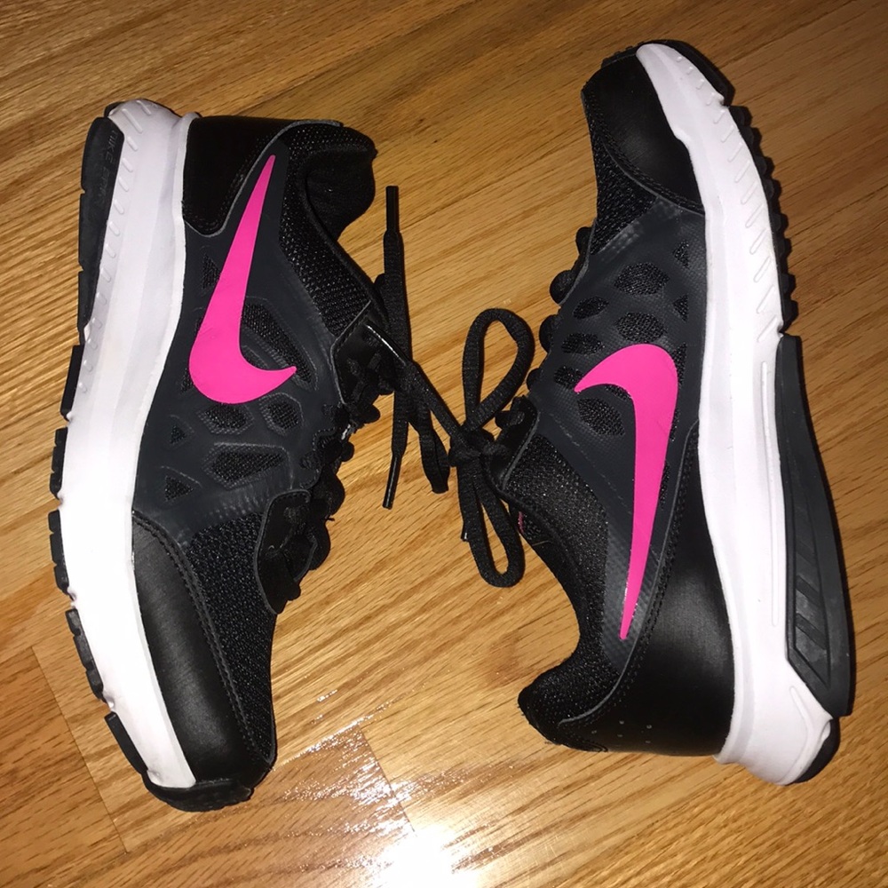 Nike black sneakers